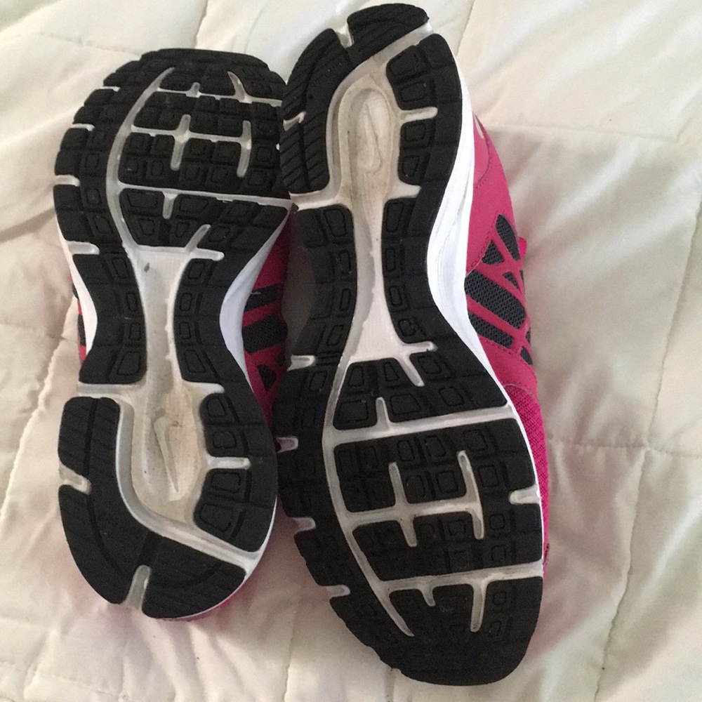 Nike hot pink relentless 2 sneaker. - Picture 5 of 6
